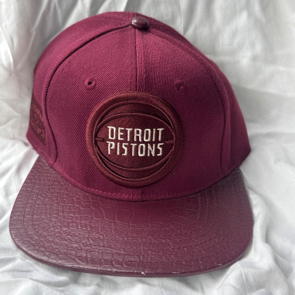 Detroit Pistons Outline Gator Visor Strapback Hat NBA Hardwood Classics  Pro Sta